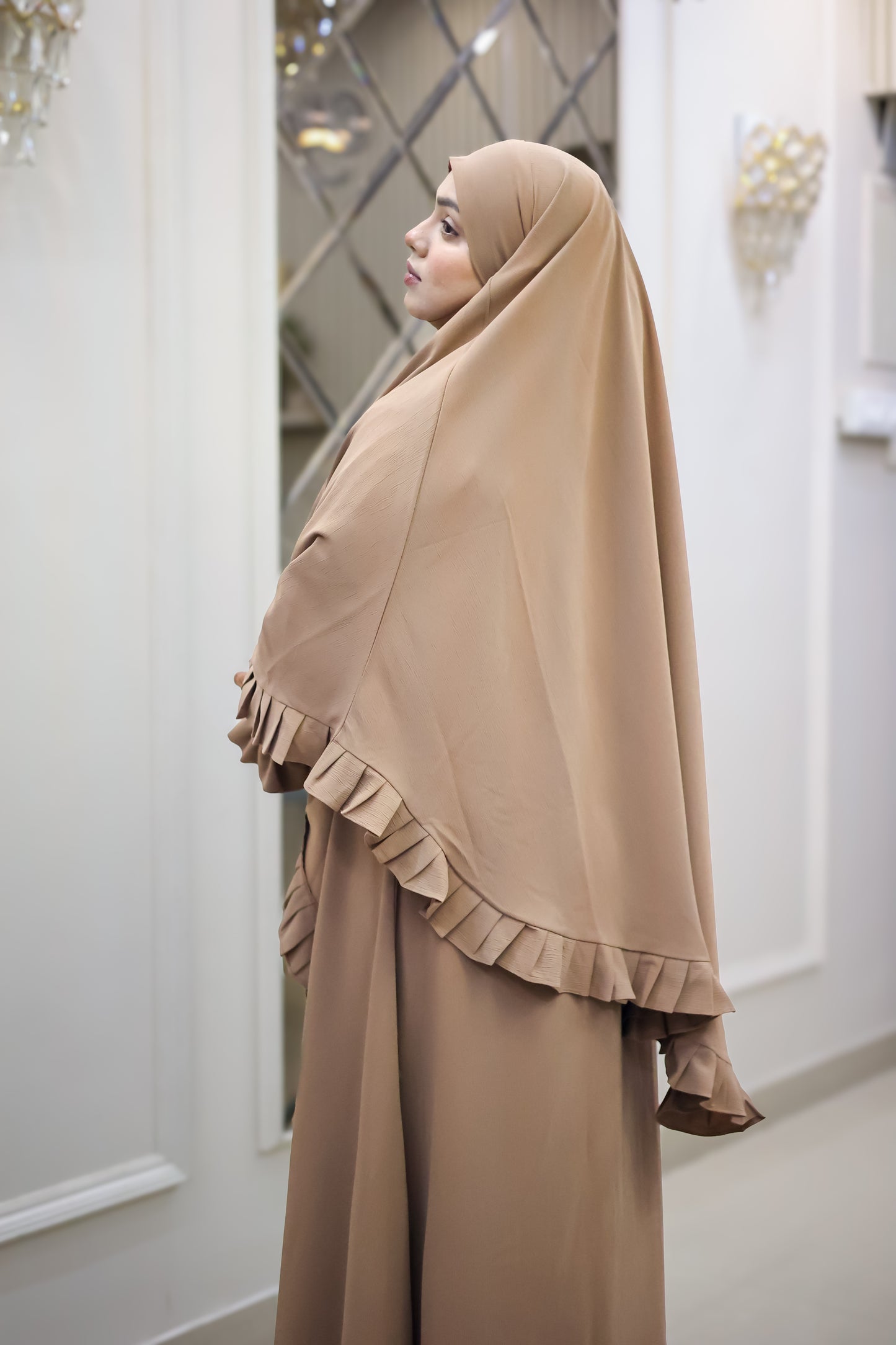 Beige Élan Abaya