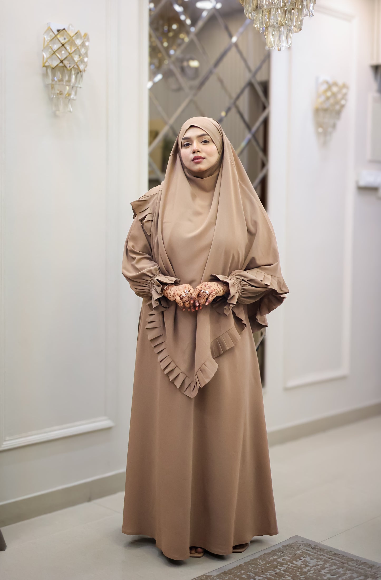 Beige Élan Abaya