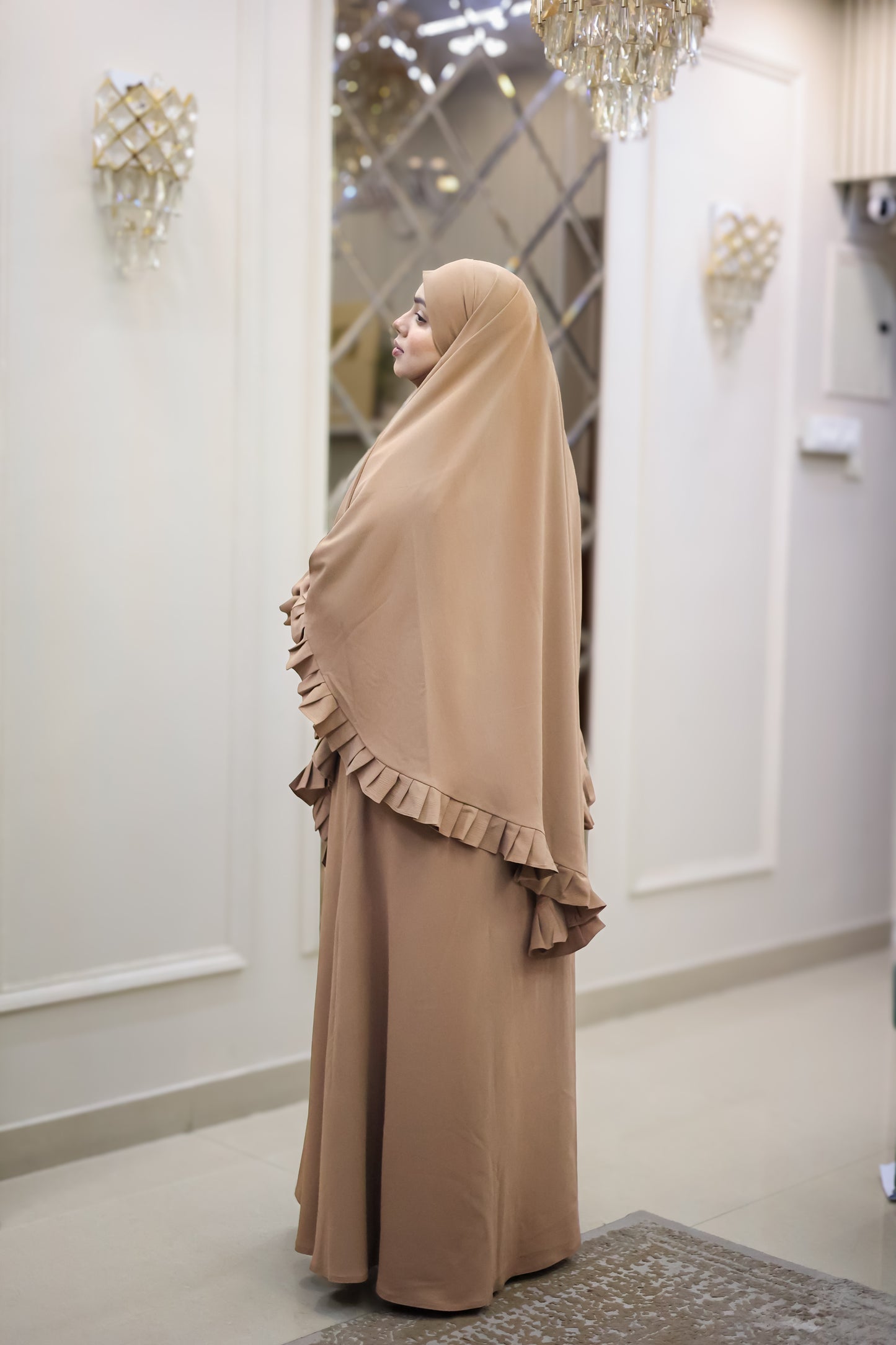 Beige Élan Abaya