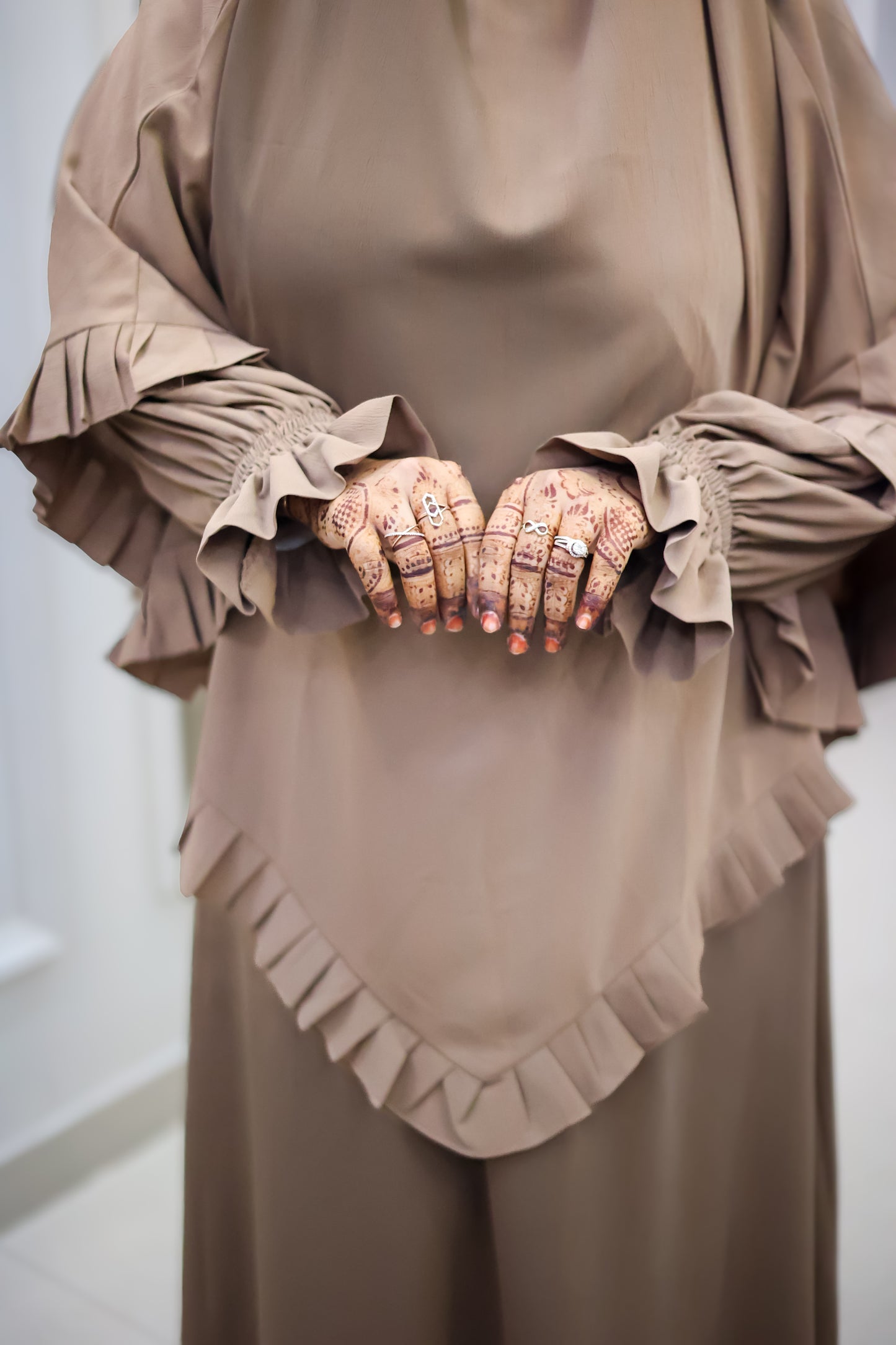 Beige Élan Abaya