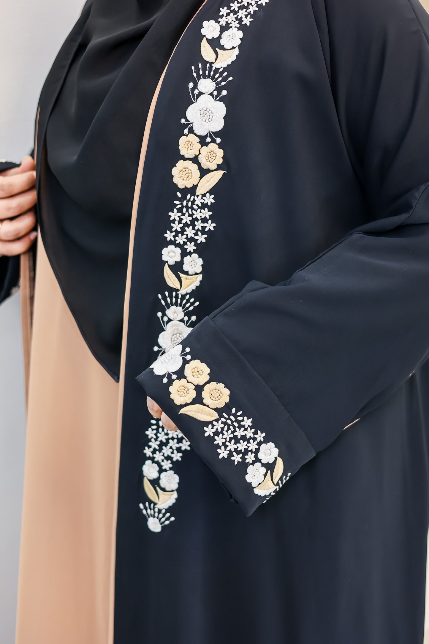 Jasmin noir abaya