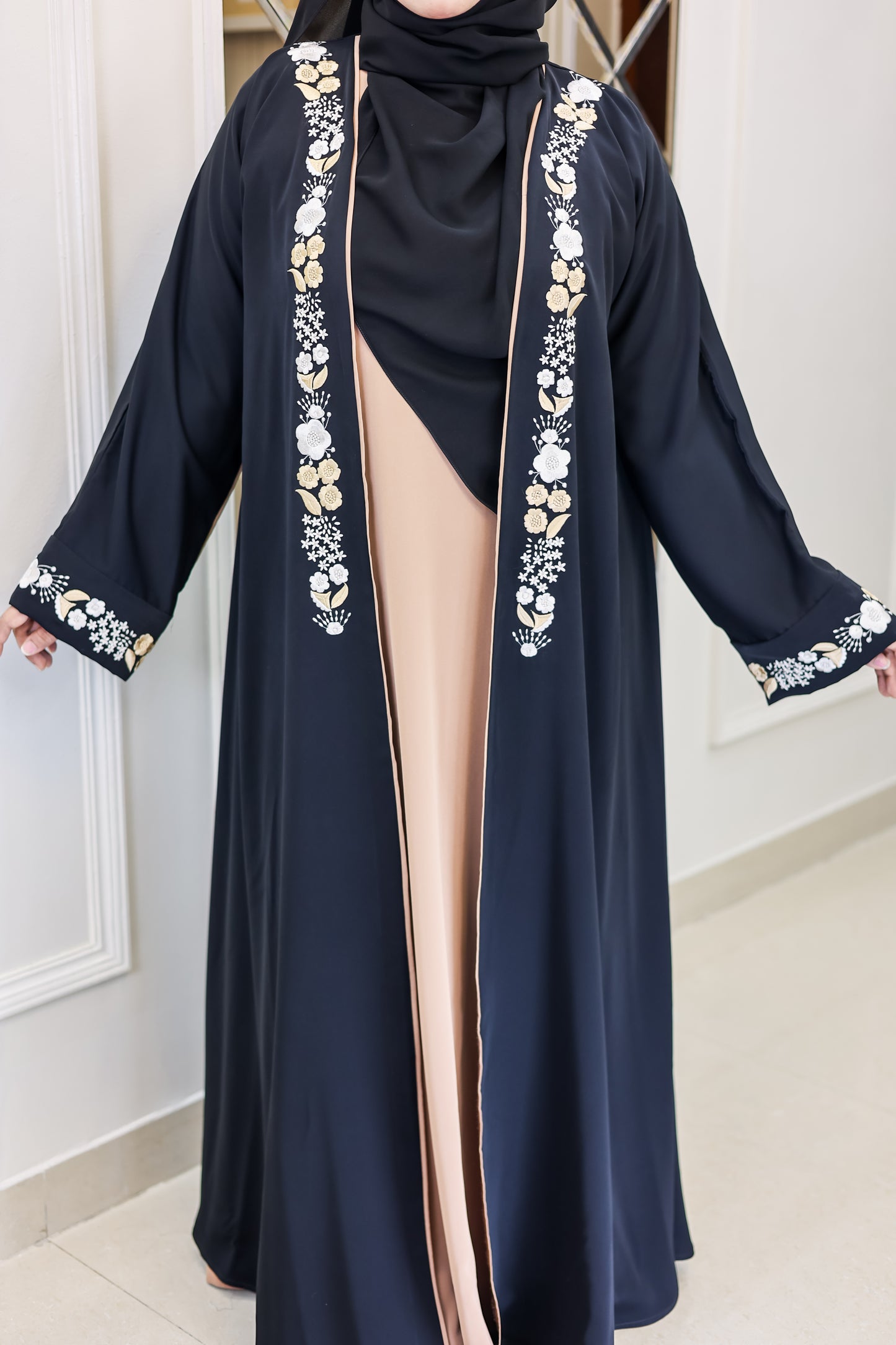 Jasmin noir abaya