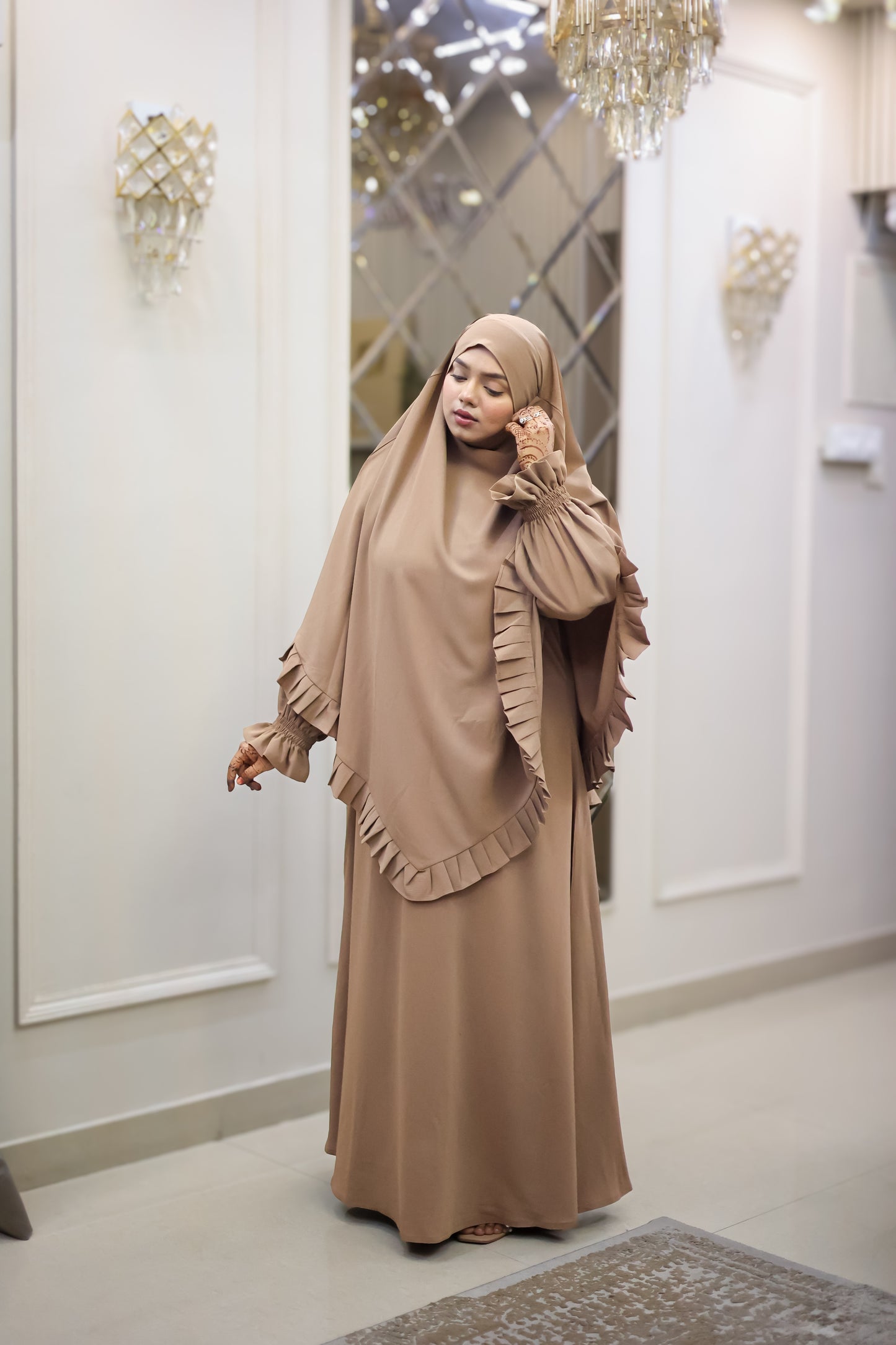 Beige Élan Abaya